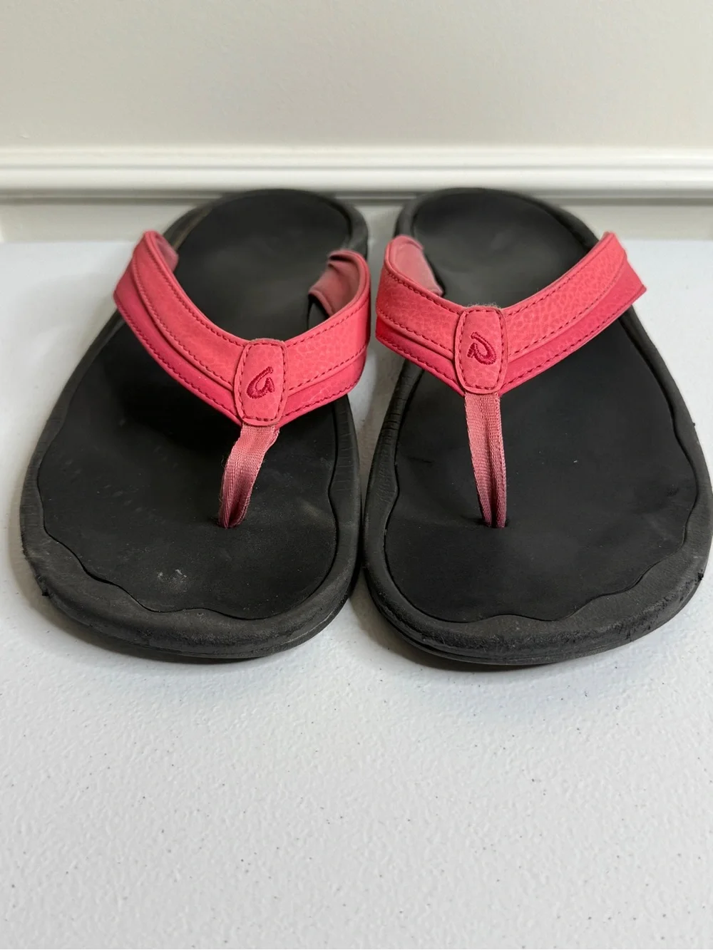 Women’s OluKai Ohana Black & Hot Pink/Coral Flip Flops size 11